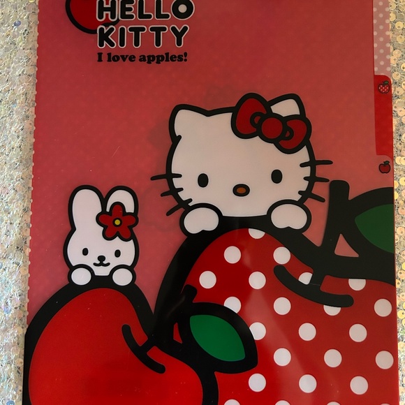 Hello Kitty Apple Folder 🍎🍏 2 for $20 - Picture 1 of 2